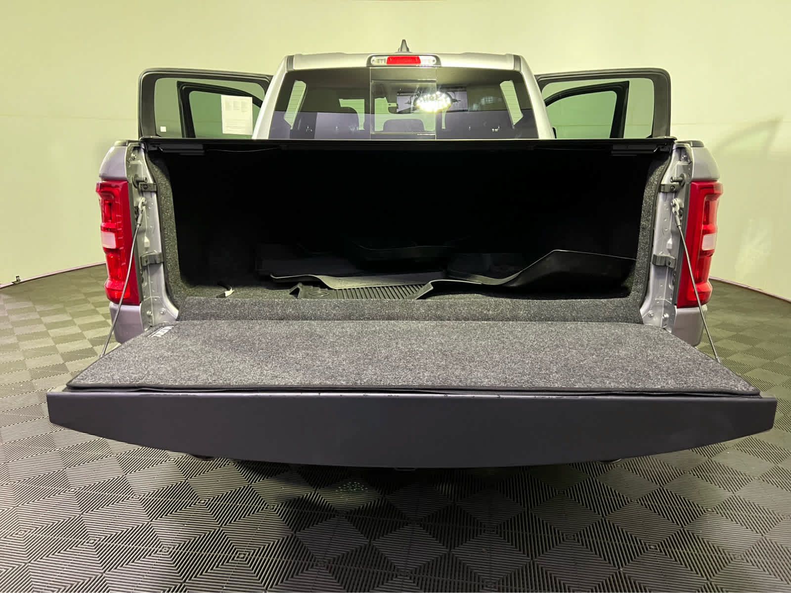 Used 2025 RAM 1500 Big Horn AWD/4WD image 24