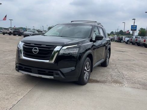 Used 2024 Nissan Pathfinder SL FWD image 4