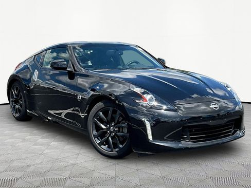 Used 2018 Nissan 370Z Touring RWD image 3