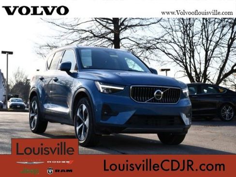 Used 2025 Volvo XC40 B5 Plus image 1