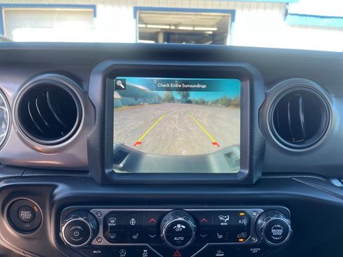 Used 2022 Jeep Gladiator Sport AWD/4WD image 24