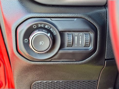 Used 2018 Jeep Wrangler Unlimited Sport S AWD/4WD image 34
