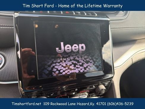 Used 2025 Jeep Grand Cherokee Altitude AWD/4WD image 10