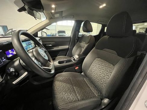 Used 2025 Nissan Kicks SV AWD/4WD image 21