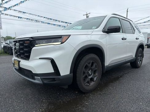 Used 2023 Honda Pilot TrailSport image 1