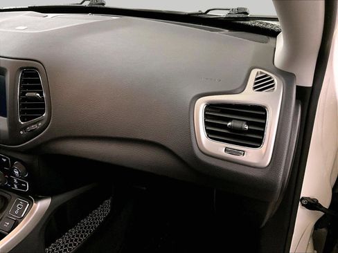 Used 2019 Jeep Compass Latitude w/ Popular Equipment Group AWD/4WD image 15