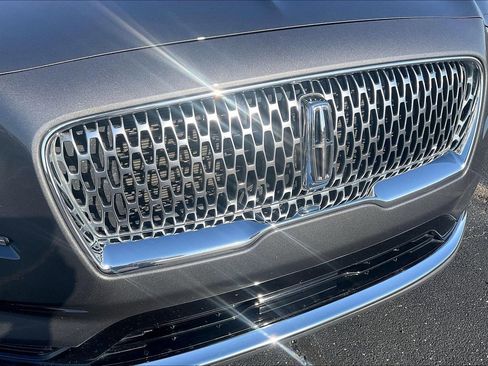 Used 2022 Lincoln Nautilus Reserve AWD/4WD image 27