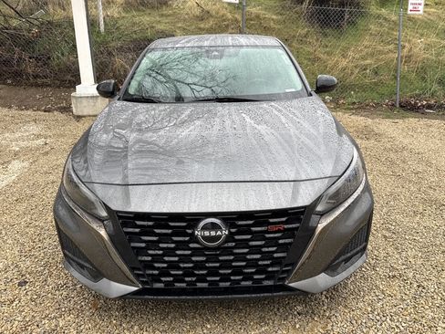 Used 2023 Nissan Altima 2.5 SR image 2