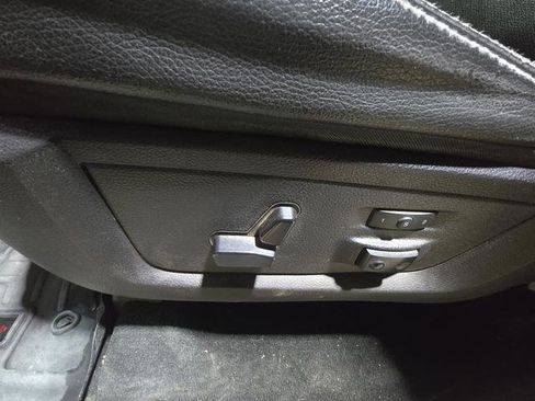 Used 2016 RAM 1500 Laramie w/ Convenience Group AWD/4WD image 23