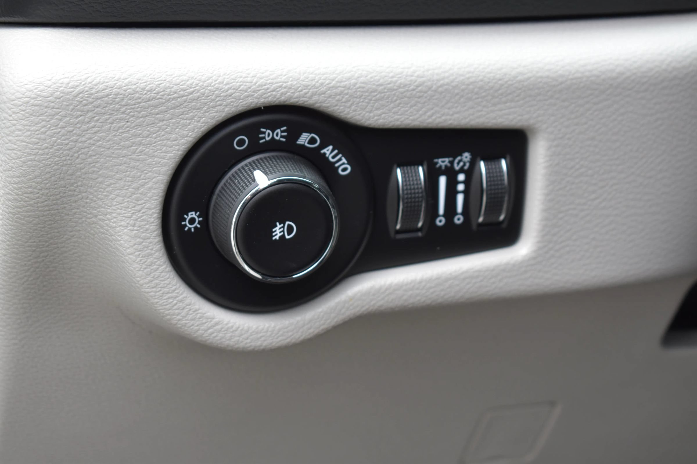 Used 2018 Chrysler Pacifica Touring-L FWD image 56