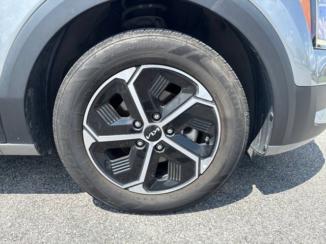 Used 2023 Kia Niro LX FWD image 17