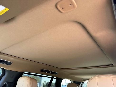 New 2025 Land Rover Range Rover Long Wheelbase SE image 21