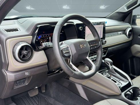 Used 2025 Chevrolet Colorado ZR2 w/ Technology Package AWD/4WD image 4