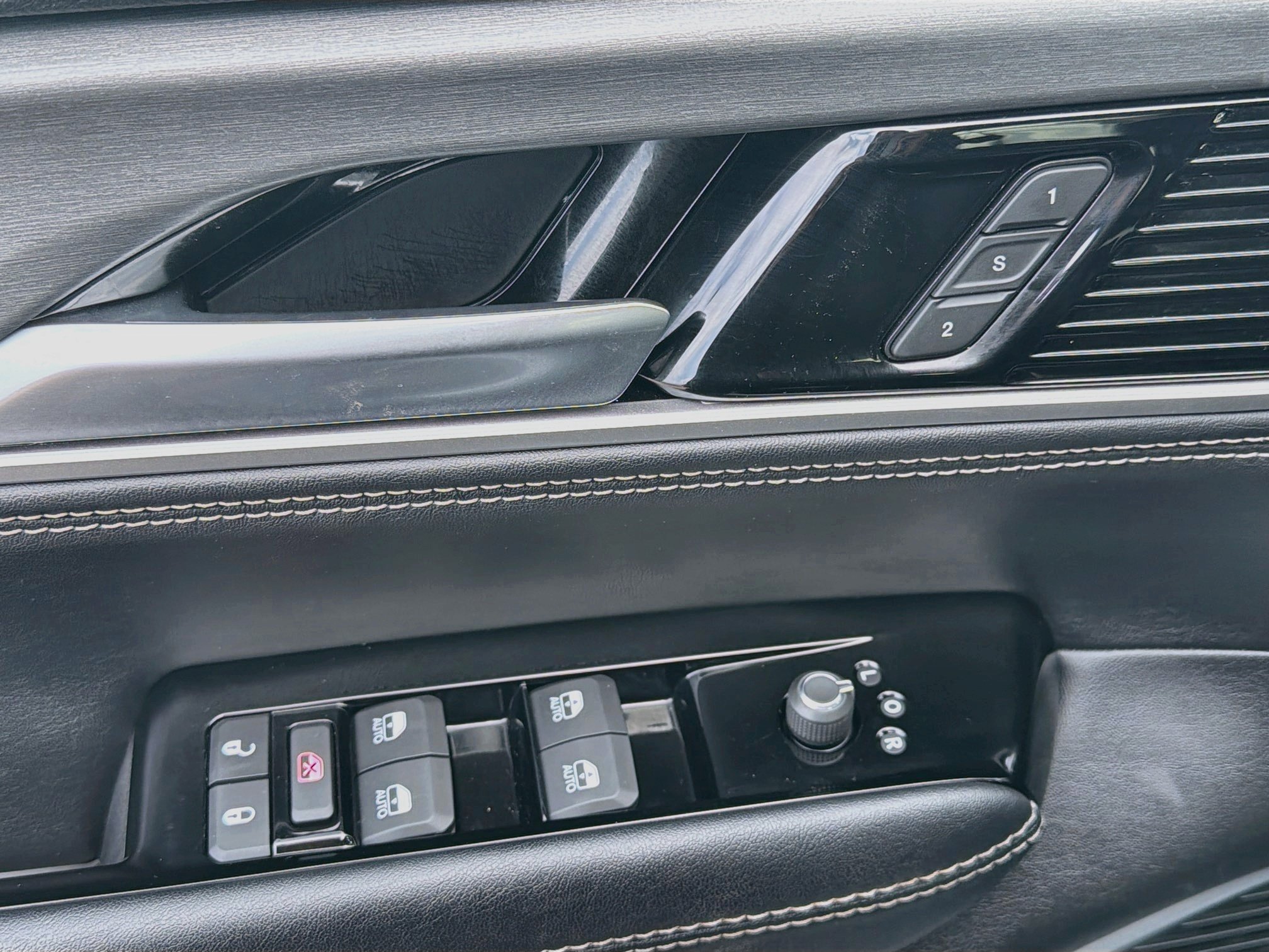 Used 2025 Jeep Wagoneer Series II AWD/4WD image 15