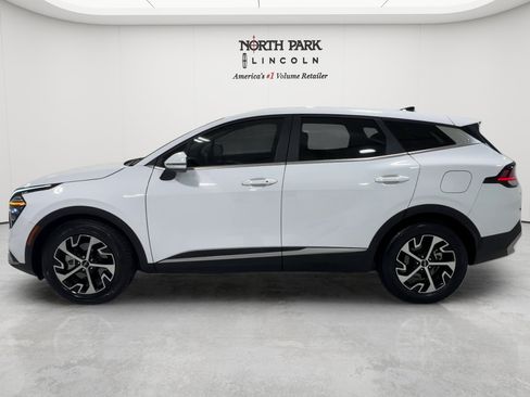 Used 2024 Kia Sportage EX FWD image 2