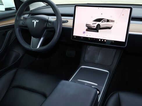 Used 2023 Tesla Model 3 Standard Range image 9