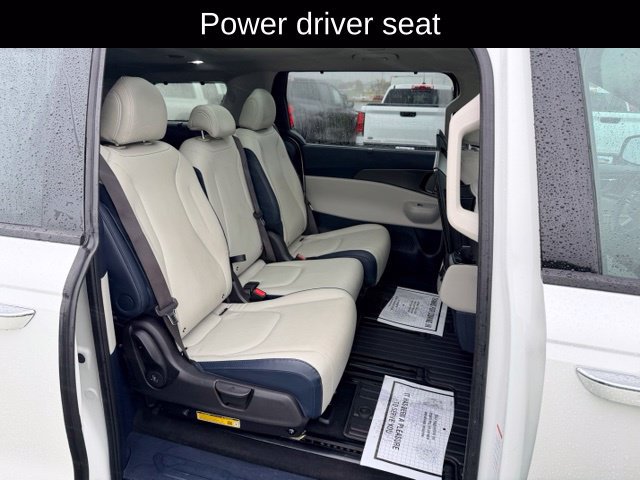 Used 2025 Kia Carnival SX FWD image 10