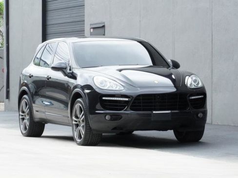 Used 2012 Porsche Cayenne Turbo AWD/4WD image 4