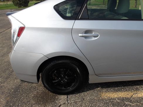 Used 2015 Toyota Prius Two image 32