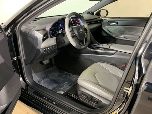 Used 2020 Toyota Avalon Limited w/ Advanced Safety Package FWD image 32