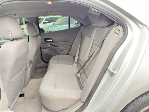 Used 2017 Chevrolet Cruze LT w/ Convenience Package image 16