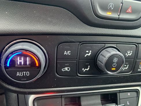 Used 2023 GMC Terrain SLE w/ Driver Convenience Package image 37