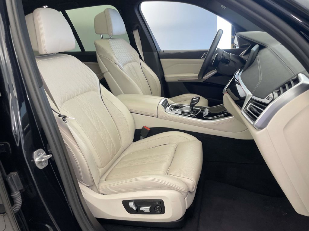 Used 2021 BMW X5 M50i AWD/4WD image 21