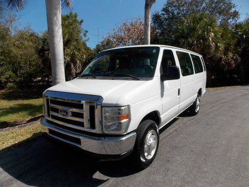 Used 2013 Ford E-350 and Econoline 350 XLT image 3