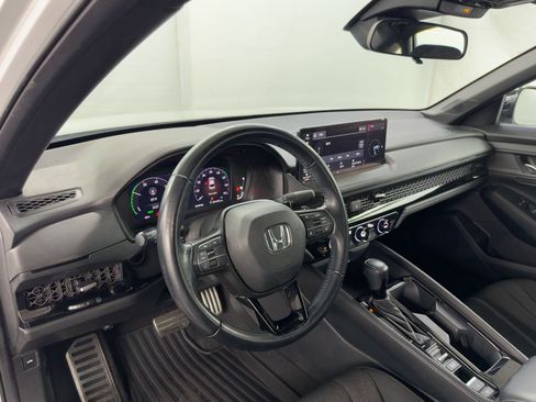 Used 2023 Honda Accord Sport image 4