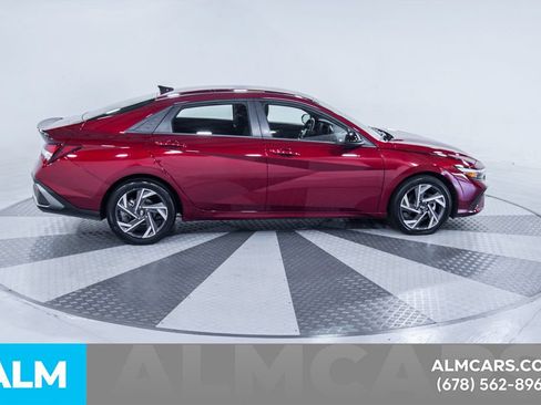 Used 2025 Hyundai Elantra Sport FWD image 11