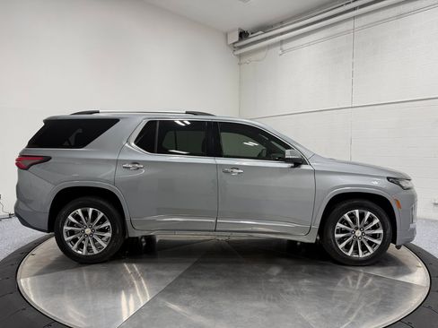Used 2023 Chevrolet Traverse Premier image 8