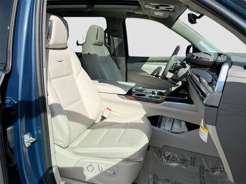 New 2025 Cadillac Escalade Sport Platinum w/ LPO, ONYX Package image 31