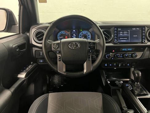 Used 2022 Toyota Tacoma TRD Off-Road image 13