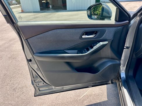 Used 2023 Nissan Rogue SV FWD image 10