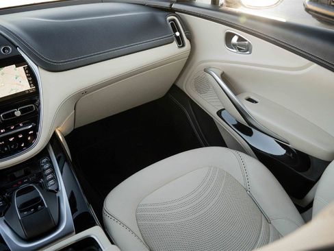 Used 2022 Aston Martin DBX image 32