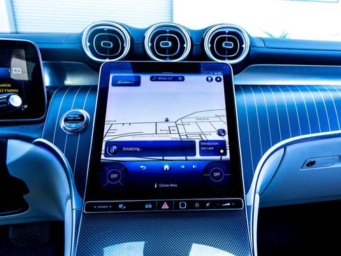 Used 2023 Mercedes-Benz GLC 300 image 18