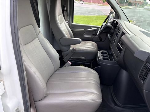 Used 2013 GMC Savana 2500 RWD image 18