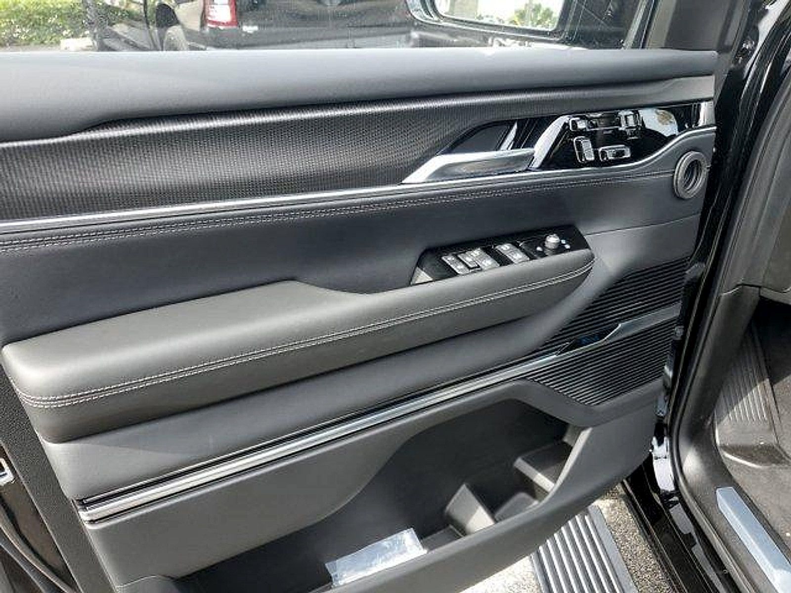 New 2023 Jeep Grand Wagoneer Series II w/ Quick Order Packagew 28T AWD/4WD image 9