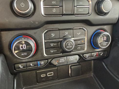 Used 2023 Chevrolet Suburban Premier AWD/4WD image 40