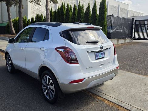 Used 2018 Buick Encore Essence w/ LPO, Active Package AWD/4WD image 5