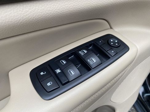 Used 2017 Jeep Grand Cherokee Laredo image 17