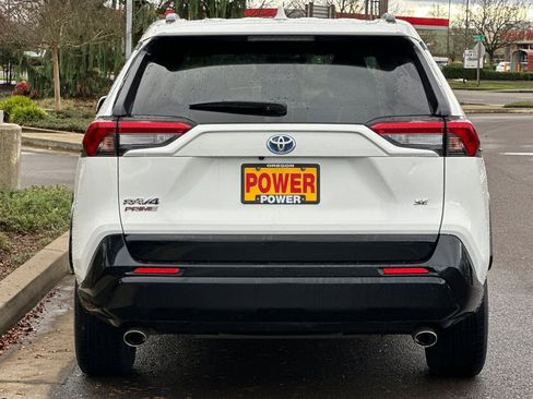 Used 2023 Toyota RAV4 SE w/ Weather & Moonroof Package image 5