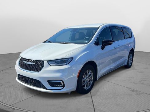 Used 2026 Chrysler Pacifica Select FWD image 5