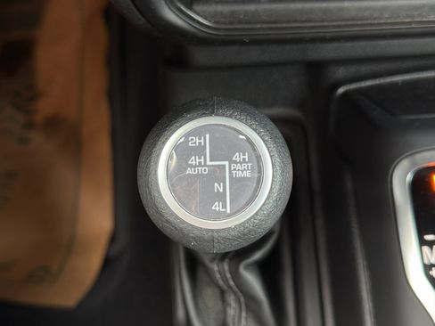 Used 2025 Jeep Wrangler Unlimited Sahara AWD/4WD image 21