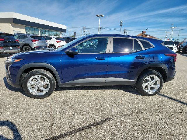 Certified 2024 Chevrolet Trax LS w/ LS Convenience Package FWD image 32
