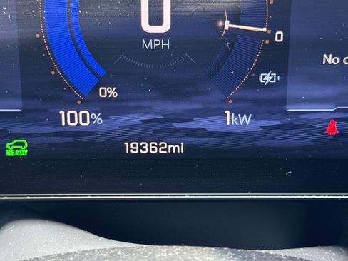 Used 2024 Chevrolet Equinox EV LT FWD image 5