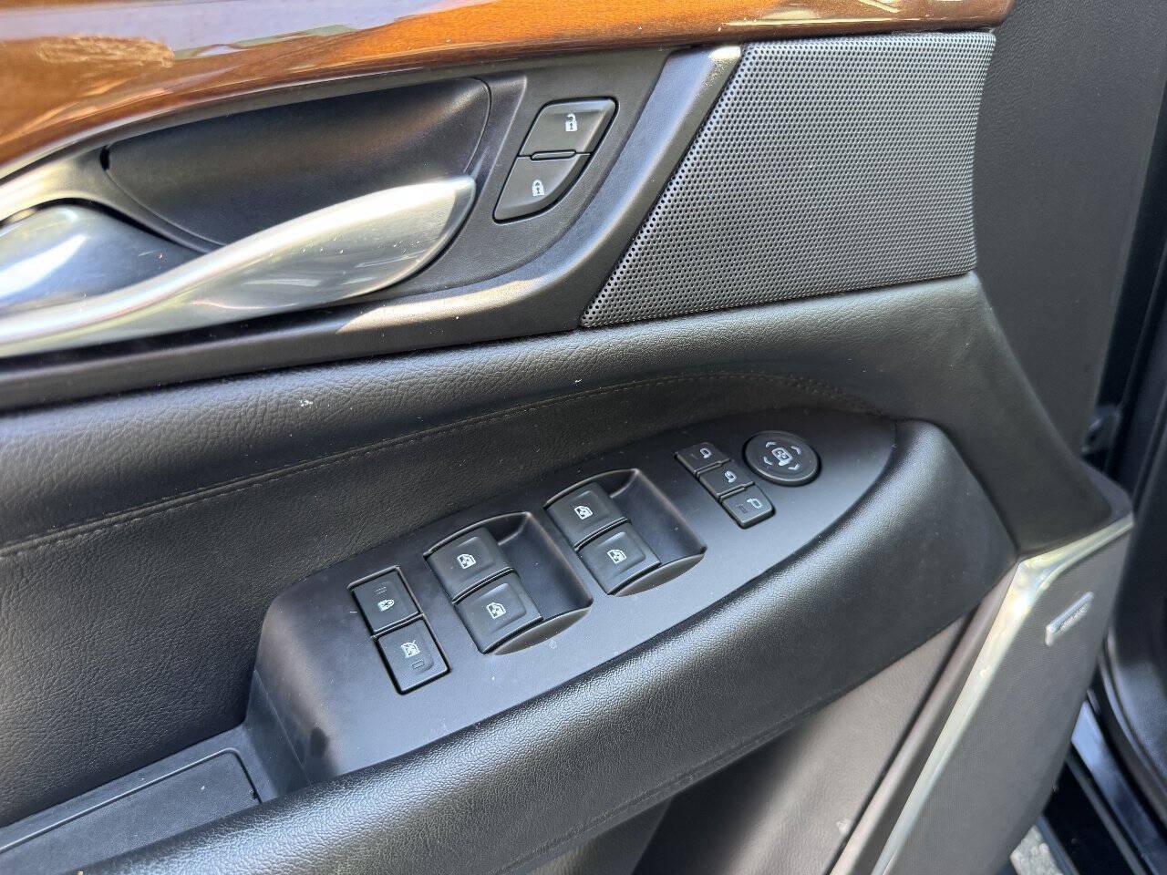 Used 2020 Cadillac Escalade Premium Luxury AWD/4WD image 33
