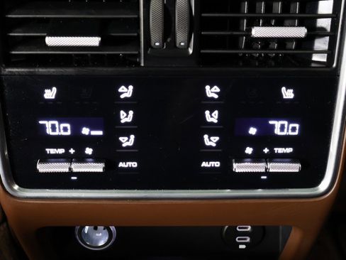 Used 2023 Porsche Cayenne Platinum Edition image 59