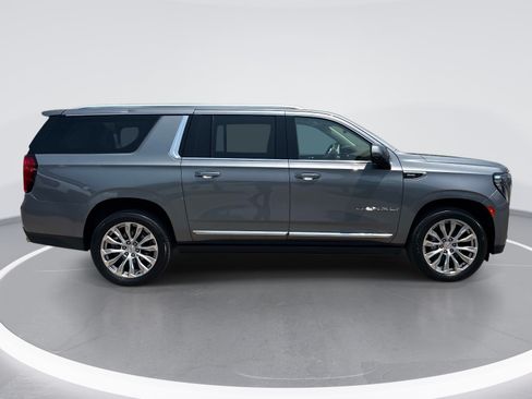 Used 2022 GMC Yukon XL Denali AWD/4WD image 9