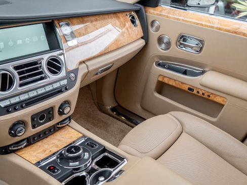 Used 2017 Rolls-Royce Ghost image 26